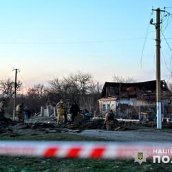 Ракетна атака на передмістя Запоріжжя. Ракета впала до приватного сектору в селі Новософіївка. Фото: Нацполіція