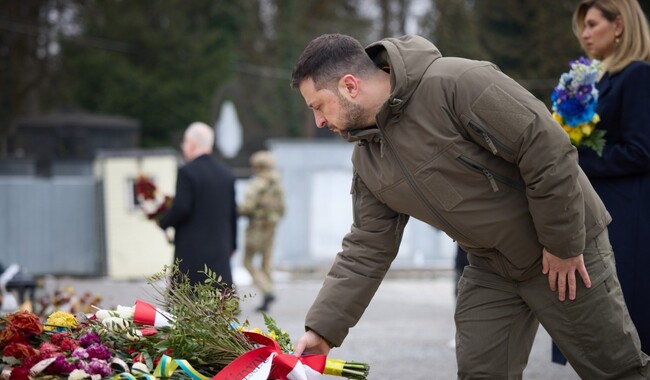 Володимир Зеленський на Личаківському кладовищі. Фото: Офіс президента