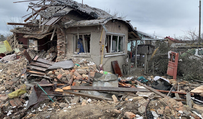 Житловий будинок, зруйнований російським ракетним ударом, неподалік міста Золочів, Львівська область. Фото: REUTERS/Andriy Perun