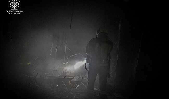 Пожар в Киеве вечером 4 мая. Фото: t.me/mvs_ukraine/