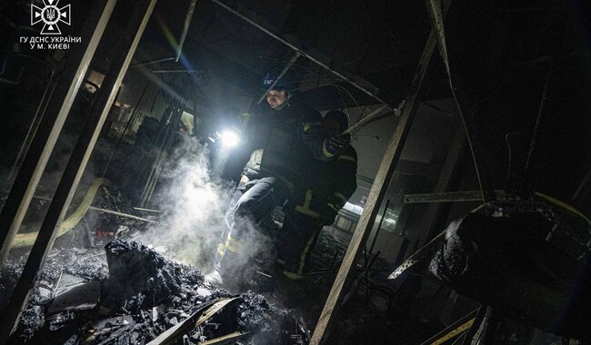 Пожар в Киеве вечером 4 мая. Фото: t.me/mvs_ukraine/ 