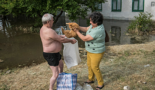 Херсон на третій день після підриву Каховської ГЕС. Фото: REUTERS/Vladyslav Smilianets