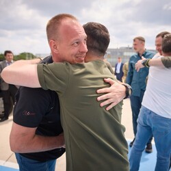 Командири "Азову" повернулися додому із Туреччини. Фото: Офіс президента