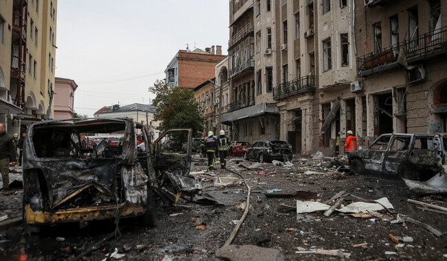Наслідки ракетного удару по Харкову 6 жовтня. Фото: REUTERS