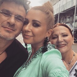 Нина Матвиенко с дочерью Ниной и зятем Арсеном Мирзояном. Фото: instagram.com/tonya_matvienko
