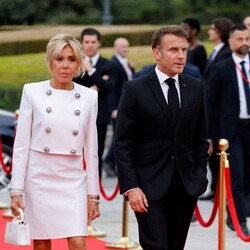 Президент Франції Емманюель Макрон і перша леді країни Бріжит Макрон Фото: Ludovic Marin/Pool via REUTERS