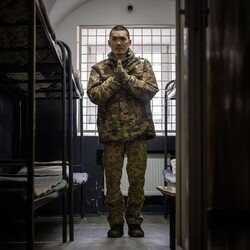 Перші допити військових з КНР, затриманих на Донеччині. Фото: t.me/SBUkr. 