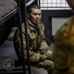 Перші допити військових з КНР, затриманих на Донеччині. Фото: t.me/SBUkr. 