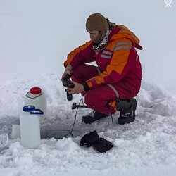 В категории «Люди в науке» первое место заняли сразу два снимка. Фото: facebook.com/AntarcticCenter