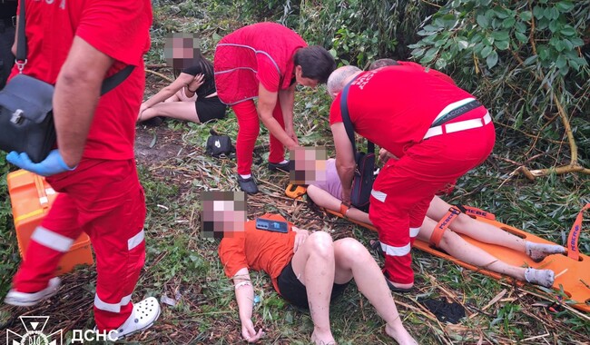 Один хлопець загинув, ще 4 дітей постраждали. Фото: facebook.com/DSNS.GOV.UA