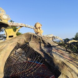 Парк на горі Мтацмінда. Фото: автор