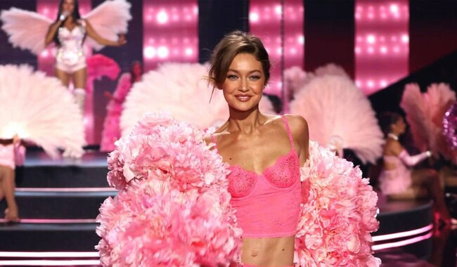 Джиджи Гадід: Фото: Kevin Mazur/Getty Images for Victoria`s Secret
