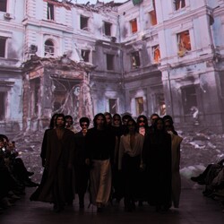 Колекція дизайнерки Анни Назарян (Nazarelli) – стриманість, драматичність та чуттєвість. Фото: Володимир Босак (Ukrainian Fashion Week)