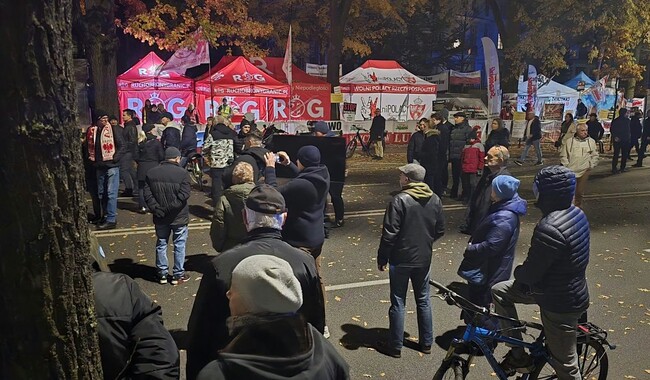 Протест под зданием Конституционного трибунала. Фото: facebook.com/podlasie24